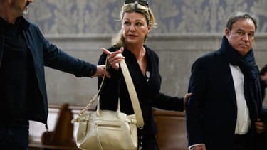 Jeane Manson arrive avec l'agent de presse français Fabien Lecoeuvre  à la Cour d'appel de Lyon après avoir intenté une action en diffamation contre sa belle-fille Coline Berry-Rojtman et sa fille de L'acteur français Richard Berry à Lyon, dans le sud-est de la France, le 7 mai 2024. 