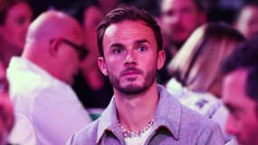 Le footballeur James Maddison pendant la finale des Mondiaux de fléchettes, le 3 janvier 2024