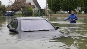 A Buchères, près de Troyes, mercredi. Manuel Valls a annoncé vendredi le classement en situation de catastrophe naturelle des territoires de l'Aube inondés à la suite de fortes crues. Le département est toujours placé en vigilance orange en raison de crue
