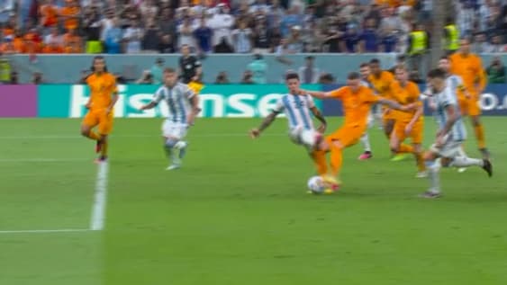 Le but sur coup franc en deux temps de Weghorst, lors de Pays-Bas - Argentine, Coupe du monde 2022 Le but sur coup franc en deux temps de Weghorst, lors de Pays-Bas - Argentine, Coupe du monde 2022
