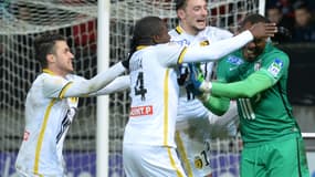 Vincent Enyeama félicité par ses coéquipiers