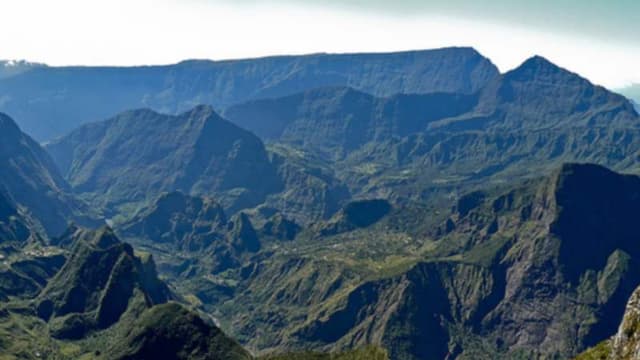 La Réunion choisit de réorienter sa politique de promotion vers son cadre naturel, avec ici le cirque de Mafate.