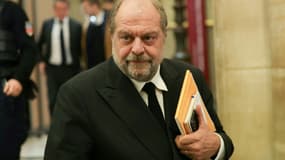 Le ministre de la Justice Eric Dupond-Moretti lors d'une suspension d'audience de son procès devant la Cour de justice de la République (CJR), le 15 novembre 2023 à Paris 