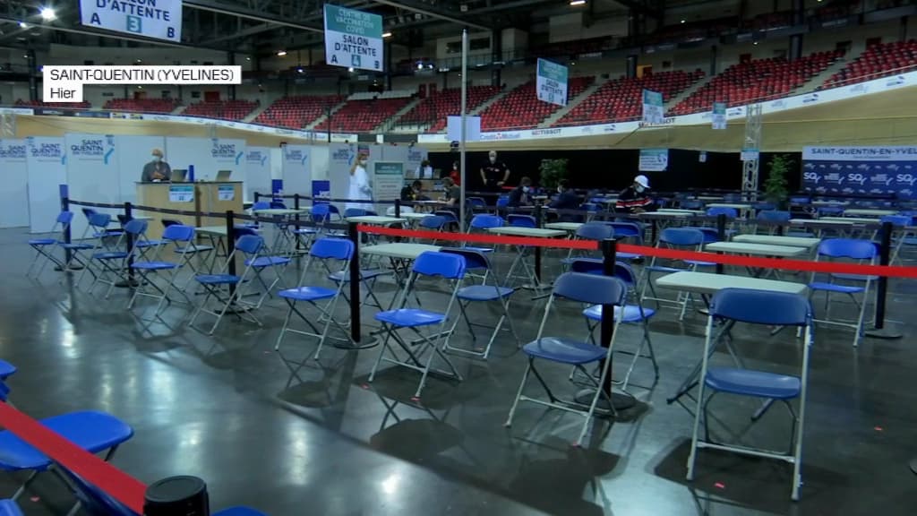Salle d'attente au centre de vaccination de Saint-Quentin dans les Yvelines le 24 juin 2021 Salle d'attente au centre de vaccination de Saint-Quentin dans les Yvelines le 24 juin 2021