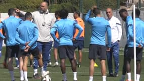Igor Tudor et le nouveau préparateur physique de l'OM face aux joueurs, 7 avril 2023