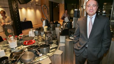 Le groupe SEB, qui réfléchit à la réparabilité de ses produits depuis 2008, est dirigé depuis 2000 par Thierry de la Tour d'Artaise.