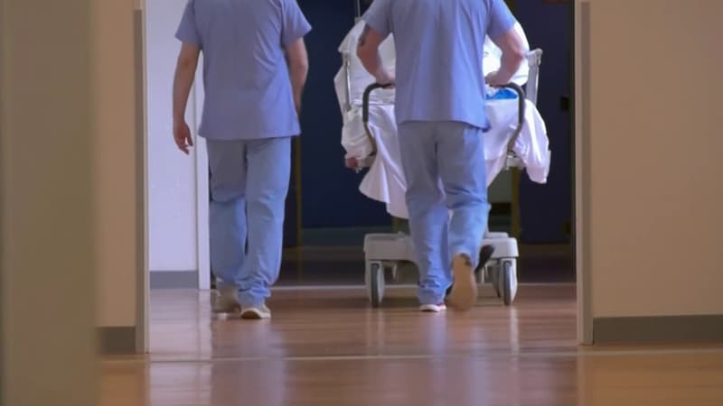 Des personnels soignants à l'hôpital de Flers, dans l'Orne.