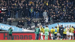 La partie basse de la tribune du stade de Nimègue (est) s'est écroulée 