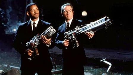Will Smith et Tommy Lee Jones dans une scène du film "Men In Black". Le studio Columbia Pictures a annoncé la mise en production d'un troisième volet des "Men in Black", comédie de science fiction centrée sur une unité de lutte contre la délinquance extra