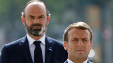 Le président Emmanuel Macron (devant) et son Premier ministre Edouard Philippe, lors des cérémonies marquant la fin de la seconde guerre mondiale, le 8 mai 2020 à Paris
