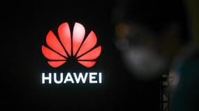 Le logo de Huawei lors d'une conférence du groupe à Shanghai le 23 septembre 2020