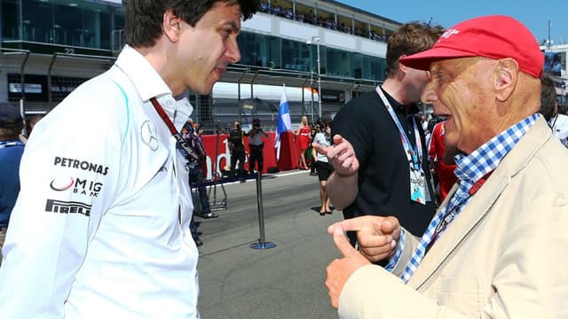 Toto Wolff en discussion avec Niki Lauda