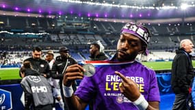 Warren Kamanzi avec la médaille du vainqueur de Coupe de France, Toulouse, le 29 avril 2023