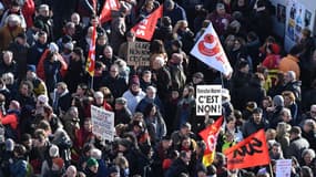Des manifestants contre le projet de réforme des retraites du gouvernement, à Paris, le 31 janvier 2023. 