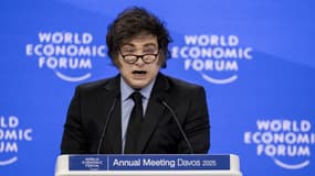 Le président argentin Javier Milei s'adresse au public lors de la réunion annuelle du Forum économique mondial (WEF) à Davos, le 23 janvier 2025.