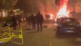 Des policiers en cours d'intervention le 28 juin 2023 à Nanterre (Hauts-de-Seine) au lendemain de la mort d'un adolescent suite à un refus d'obtempérer. 