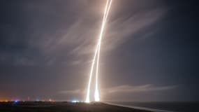 SpaceX a réussi à faire revenir sur Terre l'imposant premier étage de la fusée, qui lui procure sa puissance au décollage. 