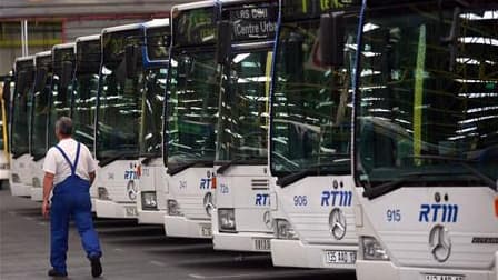 Aucun bus ni tramway ne circule jeudi matin à Marseille en raison de l'agression d'un chauffeur de bus et le mouvement devrait se poursuivre toute la journée. /Photo d'archives/REUTERS