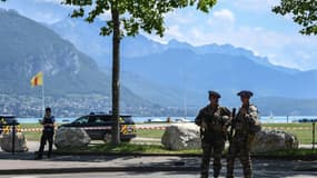 Des militaires patrouillent à Annecy après l'attaque au couteau du 8 juin 2023