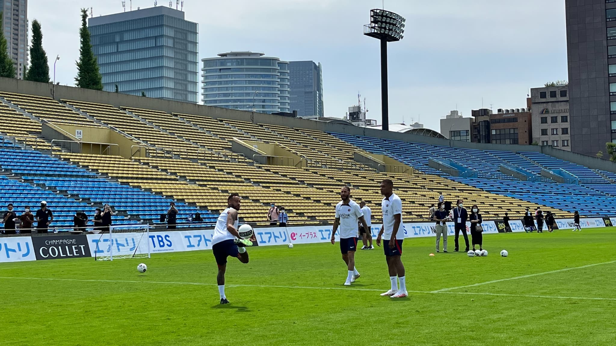 Neymar, Kylian Mbappé et Sergio Ramos lors de la tournée au Japon Neymar, Kylian Mbappé et Sergio Ramos lors de la tournée au Japon