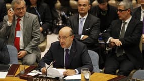 Alain Juppé s'adresse au Conseil de sécurité des Nations unies lors d'une réunion sur la Syrie, fin janvier. Le ministre des Affaires étrangères a fait savoir dimanche qu'une initiative française en vue de former le groupe "des amis du peuple syrien" sera