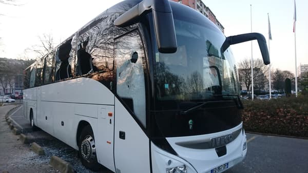 Le bus du Paris FC caillassé à Massy