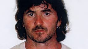 Yvan Colonna peu après son arrestation le 04 juillet 2003 en Corse-du-Sud dans une bergerie à Porto-Pollo près de Propriano
