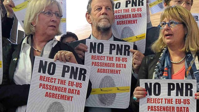 Des opposants au PNR protestant dans l'hémicycle du Parlement européen à Strasbourg. (Photo d'illustration)