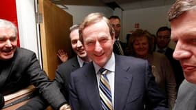 Enda Kenny a revendiqué samedi la victoire pour son parti de centre-droit, le Fine Gael, aux élections législatives de la veille en Irlande. Les sondages effectués à la sortie des urnes donnent le Fine Gael largement en tête, mais sans majorité absolue, c