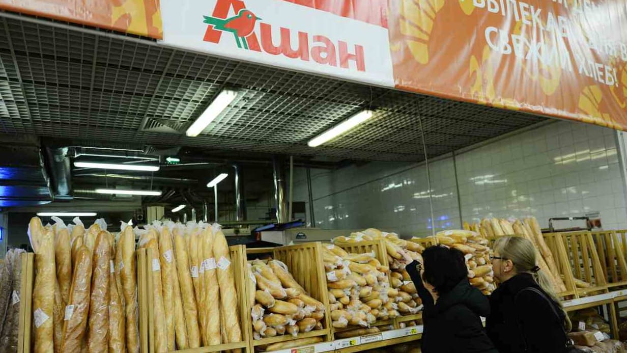Oekraïense diplomatieke chef roept op tot boycot supermarkten Auchan