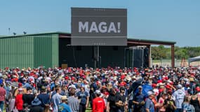 La foule à Waco avant l'arrivée de l'ancien président américain Donald Trump le 25 mars 2023, au Texas.