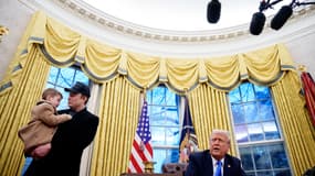 Elon Musk et son fils aux côtés de Donald Trump dans le Bureau ovale de la Maison Blanche, le 11 février 2025.
