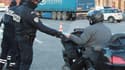 Un conducteur de scooter contrôlé par la police (illustration)