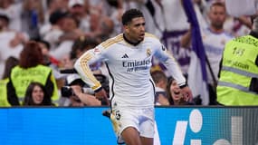 Jude Bellingham célèbre face au FC Barcelone le but qui offre probablement le titre au Real Madrid, le 22 avril 2024, au Bernabeu