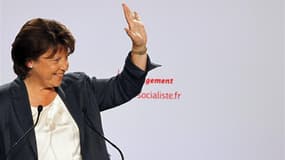 Martine Aubry a assuré mercredi que le choix de son successeur à la tête du Parti socialiste, qui est perçu par certains ténors du PS comme une désignation imposée aux militants, relèverait d'un "consensus général" et pas d'une décision personnelle. /Phot