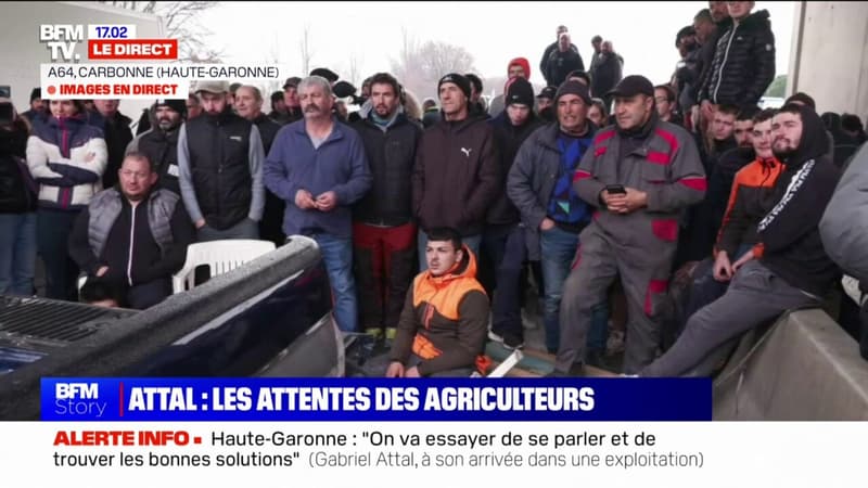 Haute-Garonne: les agriculteurs qui bloquent l'A64 dans l'attente des annonces de Gabriel Attal