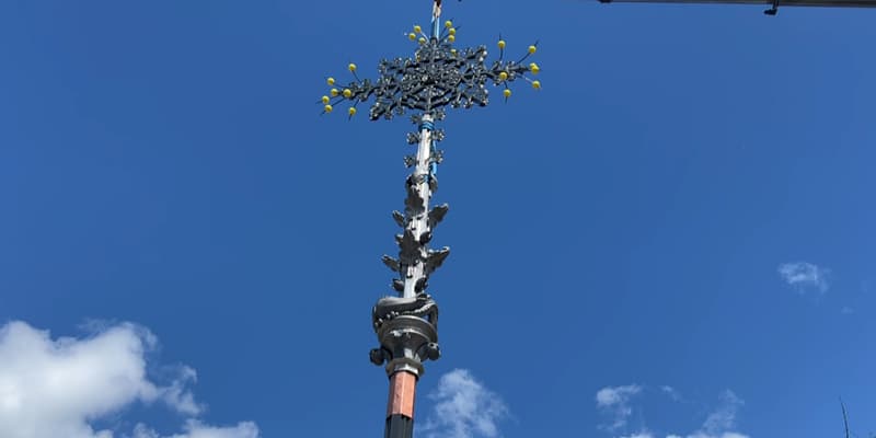 La Croix de Notre-Dame de Paris a été restaurée à Saint-Aubin-des-Bois (Calvados)