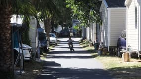 Un enfant en train de faire du vélo dans un camping d'Argelès-sur-Mer le 5 août 2020.