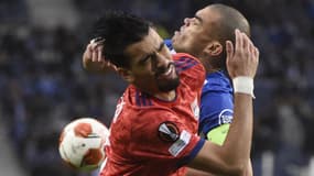 Lucas Paqueta percuté par Pepe, à Porto le 9 mars 2022