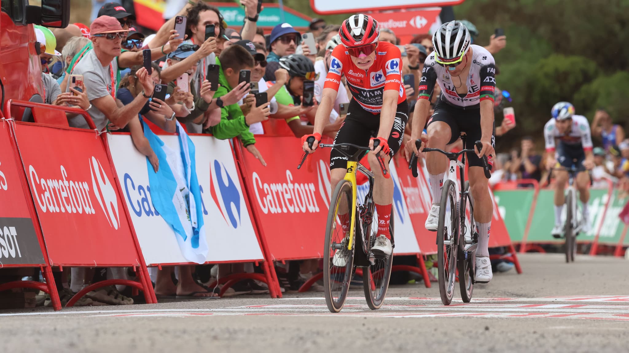 DIRECT. VUELTA 2025 (ÉTAPE 16): LA ROUTE S'ÉLÈVE ENCORE, VINGEGAARD DOIT DÉFENDRE SON MAILLOT ROUGE... SUIVEZ LA COURSE EN LIVE