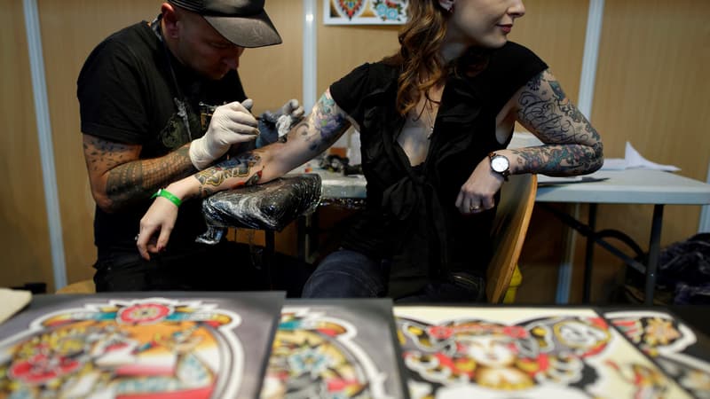 Cela ne va pas forcément de soi, mais, oui, au salon du tatouage, il est possible de se faire tatouer. 
