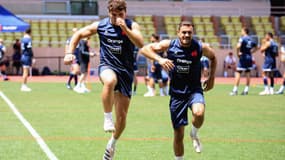 Antoine Dupont et Melvyn Jaminet avec le XV de France à Monaco le 4 juillet 2023