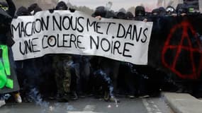 Les black blocs utilisent la violence comme moyen d'action.
