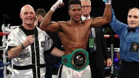 Patrick Day (au centre) après sa victoire sur Elvin Ayala pour la ceinture WBC Continental Americas en octobre 2018