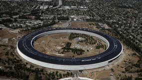 Plusieurs dizaines de salariés du géant califorien Apple ont fait part de leur scepticisme à l'idée de retourner au bureau trois fois par semaine à partir de septembre comme le souhaite la direction, selon le site spécialisé The Verge
