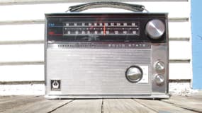 Une vieille radio des années 1970 (illustration)