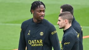 El Chadaille Bitshiabu lors d'un entraînement du PSG en mars 2023