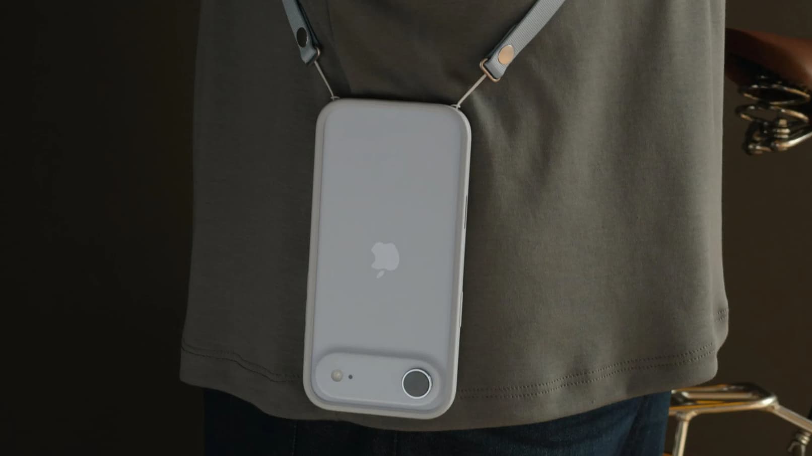 La nouvelle bandoulière d'Apple. La nouvelle bandoulière d'Apple.