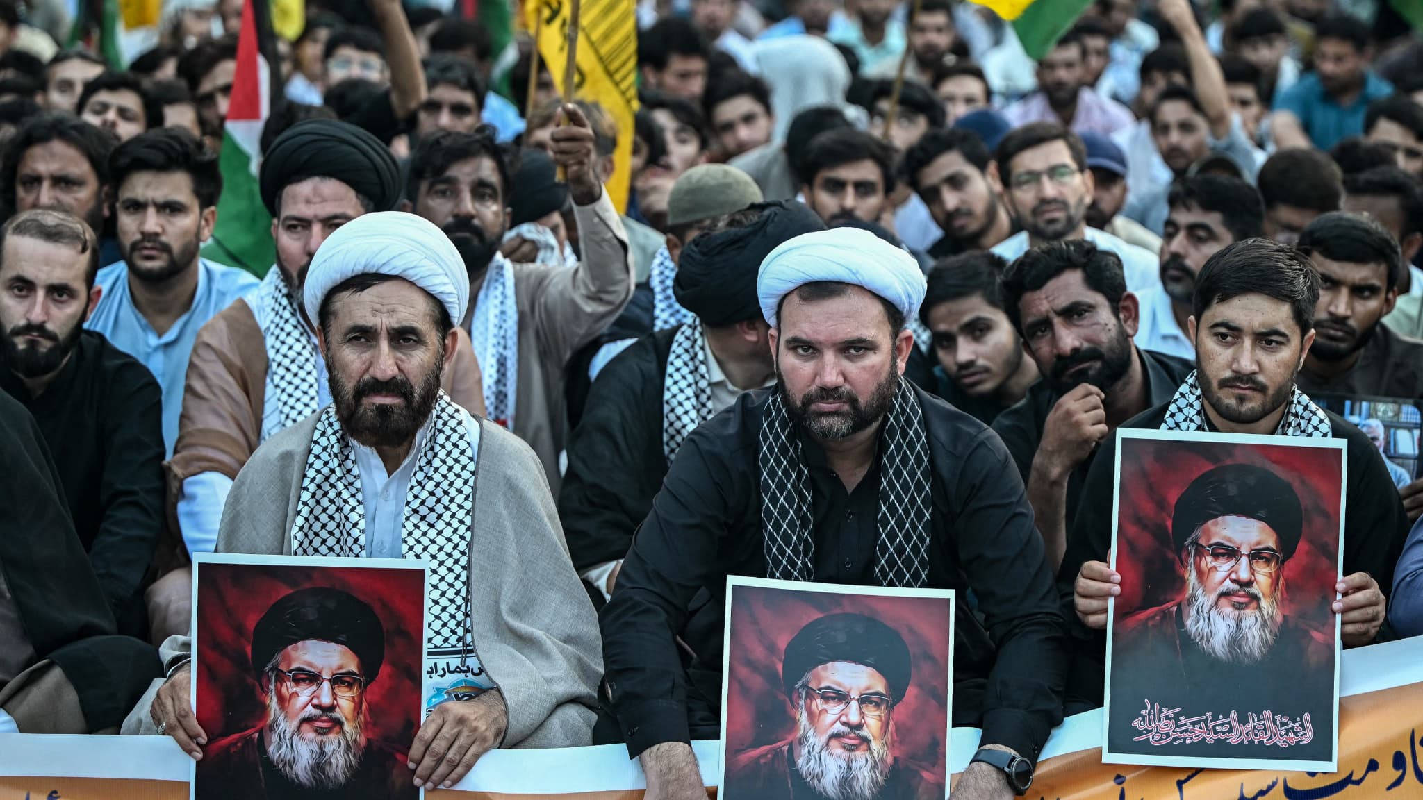 Une manifestation à Islamabad, au Pakistan, pour manifester et prier après l'assassinat du chef du Hezbollah, Hassan Nasrallah, le 29 septembre 2024.