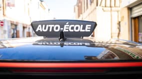 Une voiture auto-école dans le Gers, le 8 octobre 2025 (photo d'illustration).